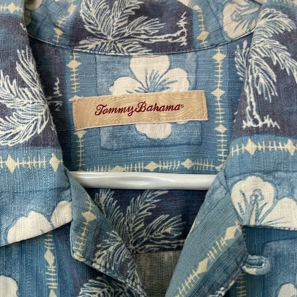 Tommy Bahama Blue Floral Men's Shirt - Picture 3 of 5